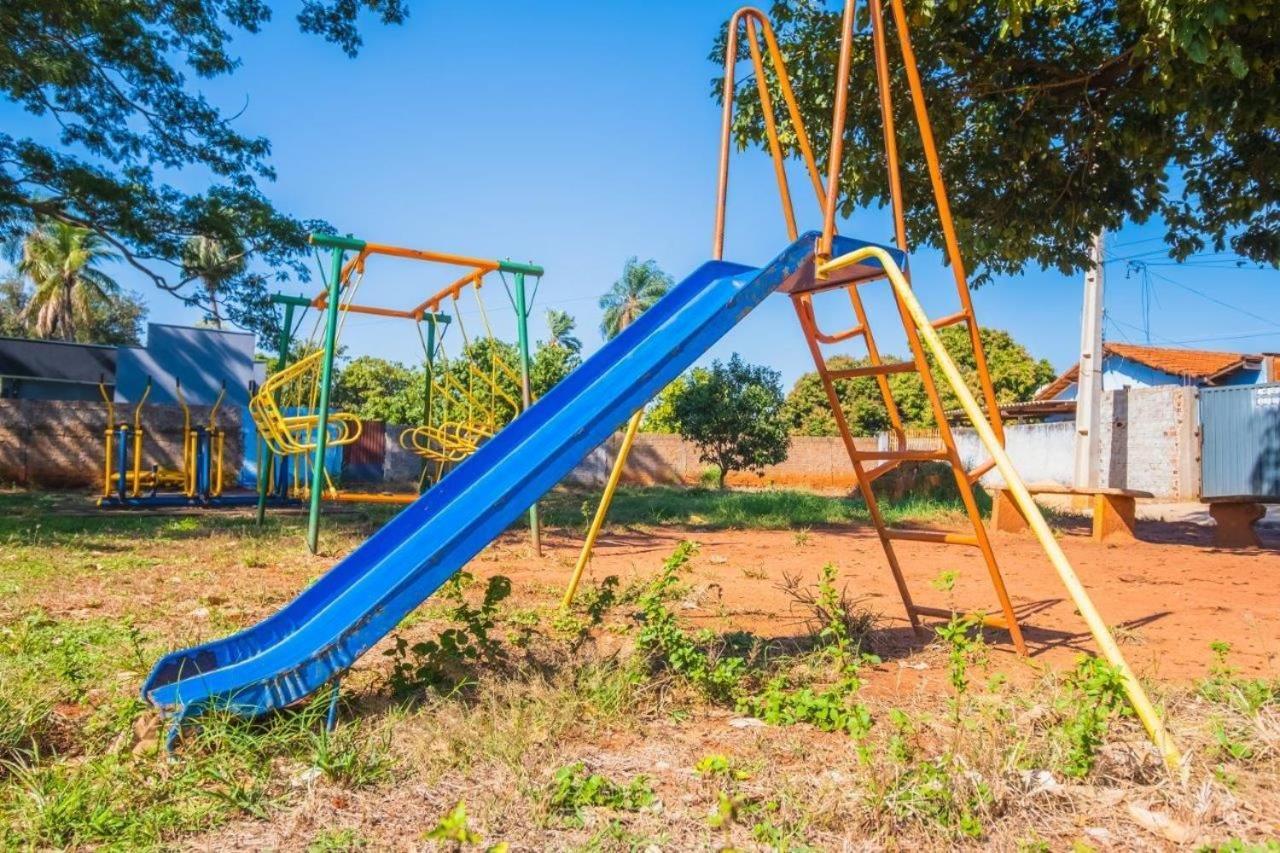 Casa Com 2 Suites, Cozinha Completa , Area De Lazer, Piscina Infantil, 10 Min Do Parque Aquatico 度假居 Andradina