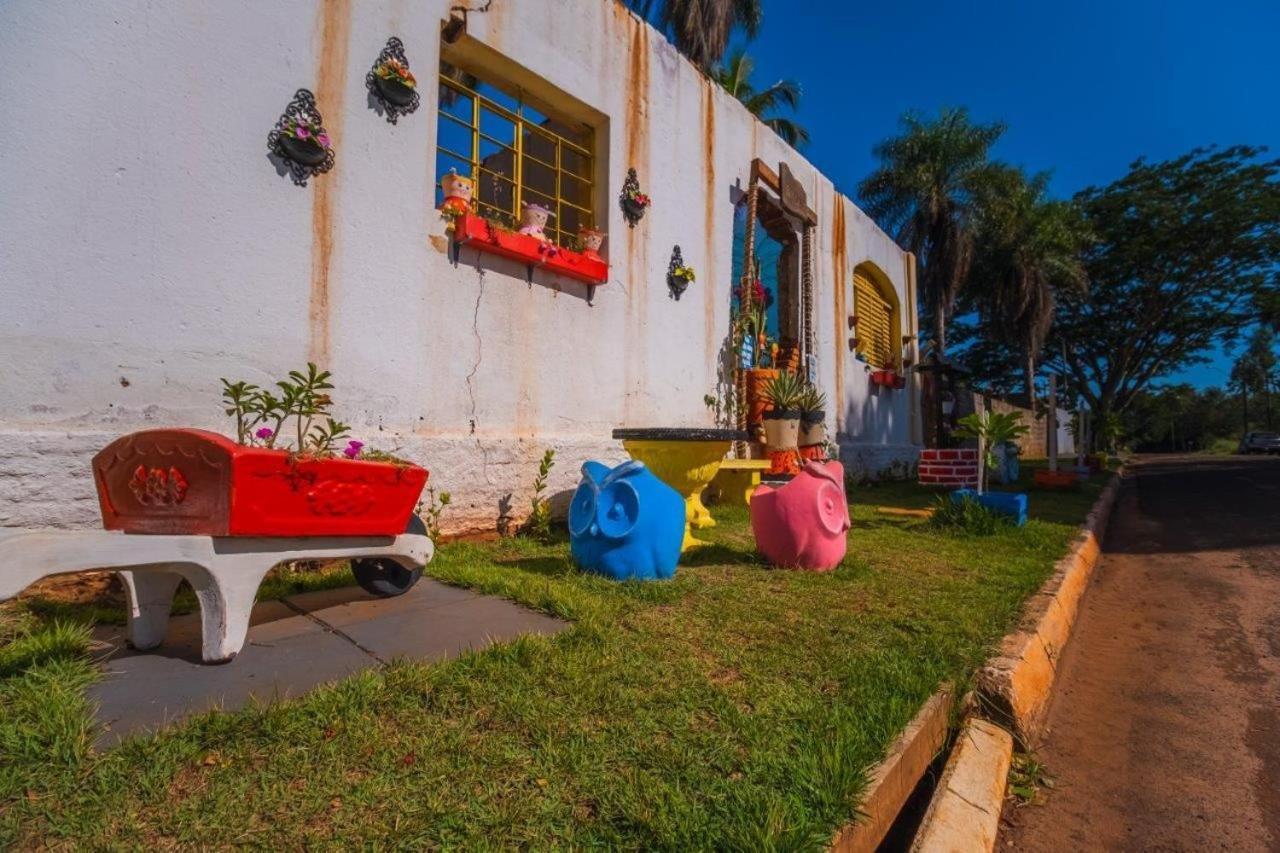 Casa Com 2 Suites, Cozinha Completa , Area De Lazer, Piscina Infantil, 10 Min Do Parque Aquatico 度假居